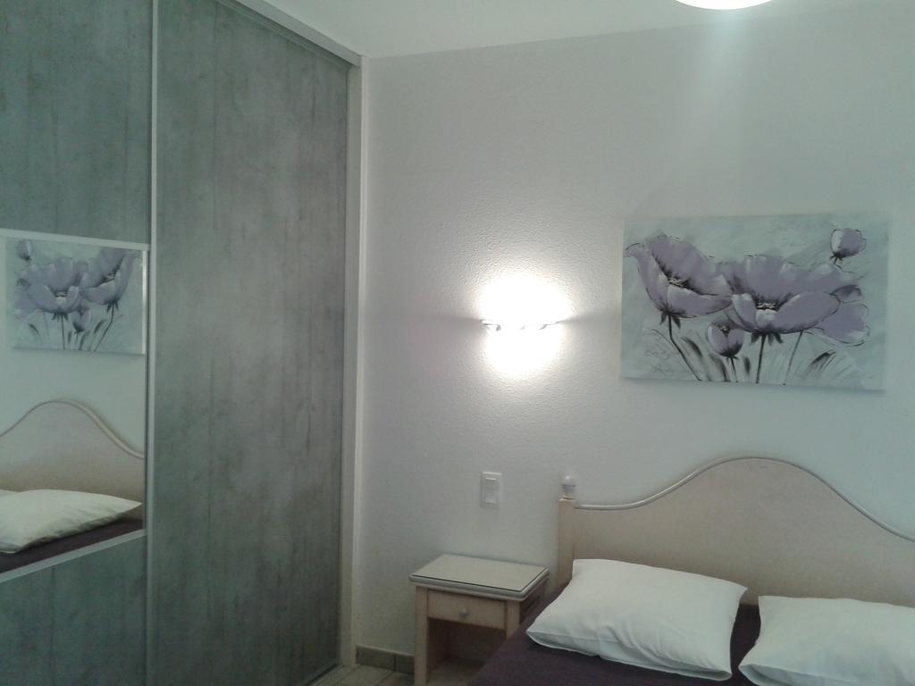 Chambres "Blanches" , Batiment Secondaire Hotel La Caravelle, Vue Jardin Biscarrosse-Plage Room photo
